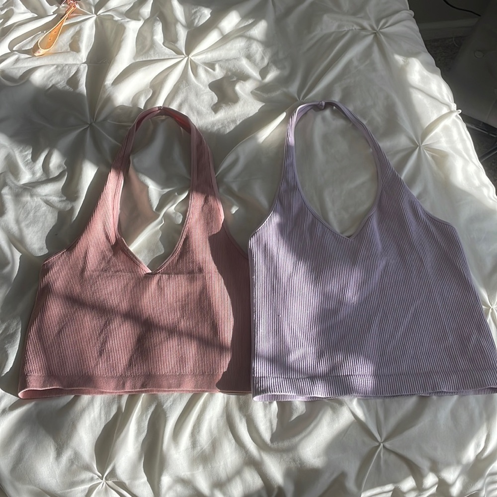 2 crop tops